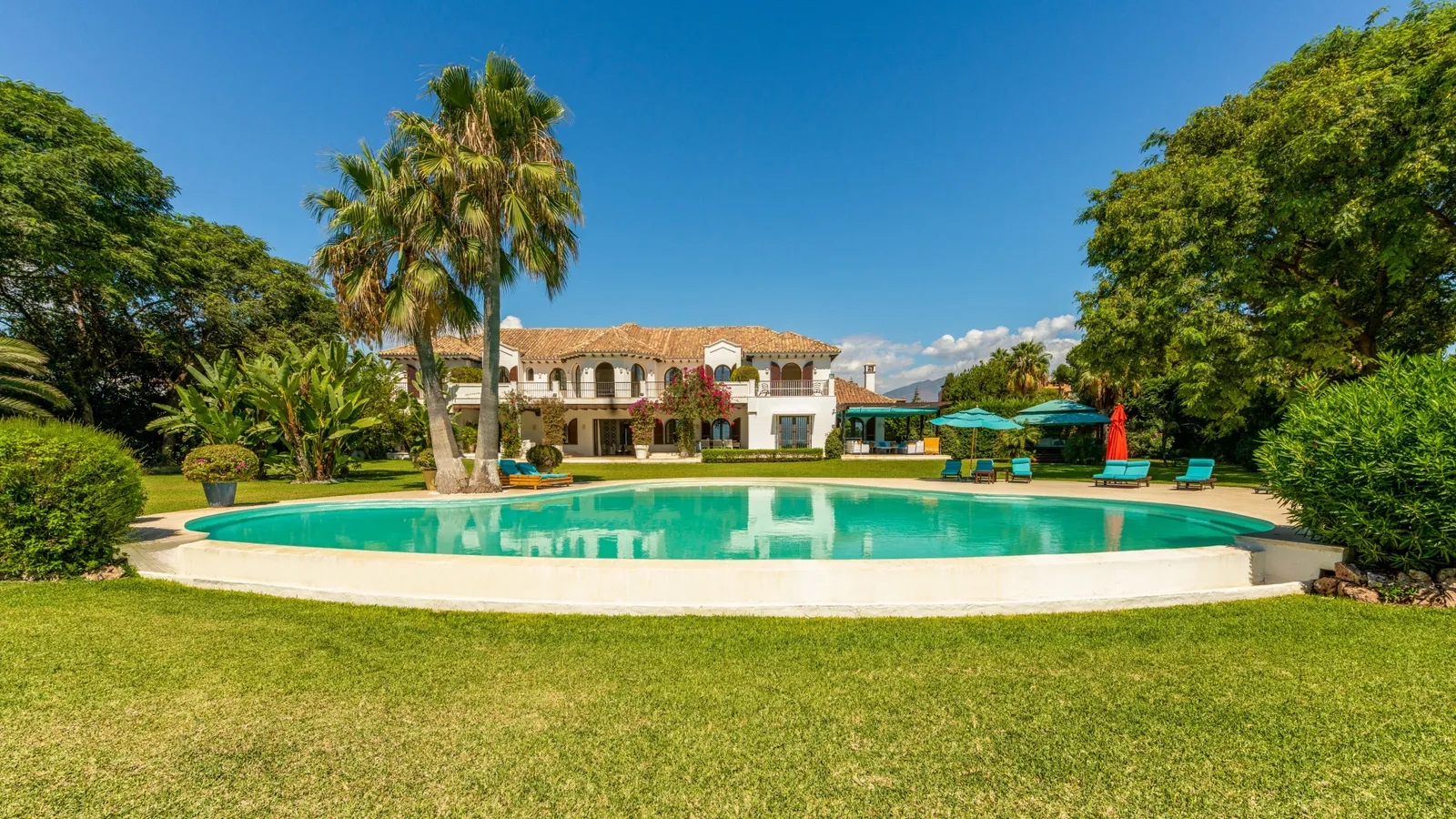 Villa in Estepona East