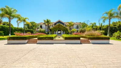 Villa in Estepona East — 3
