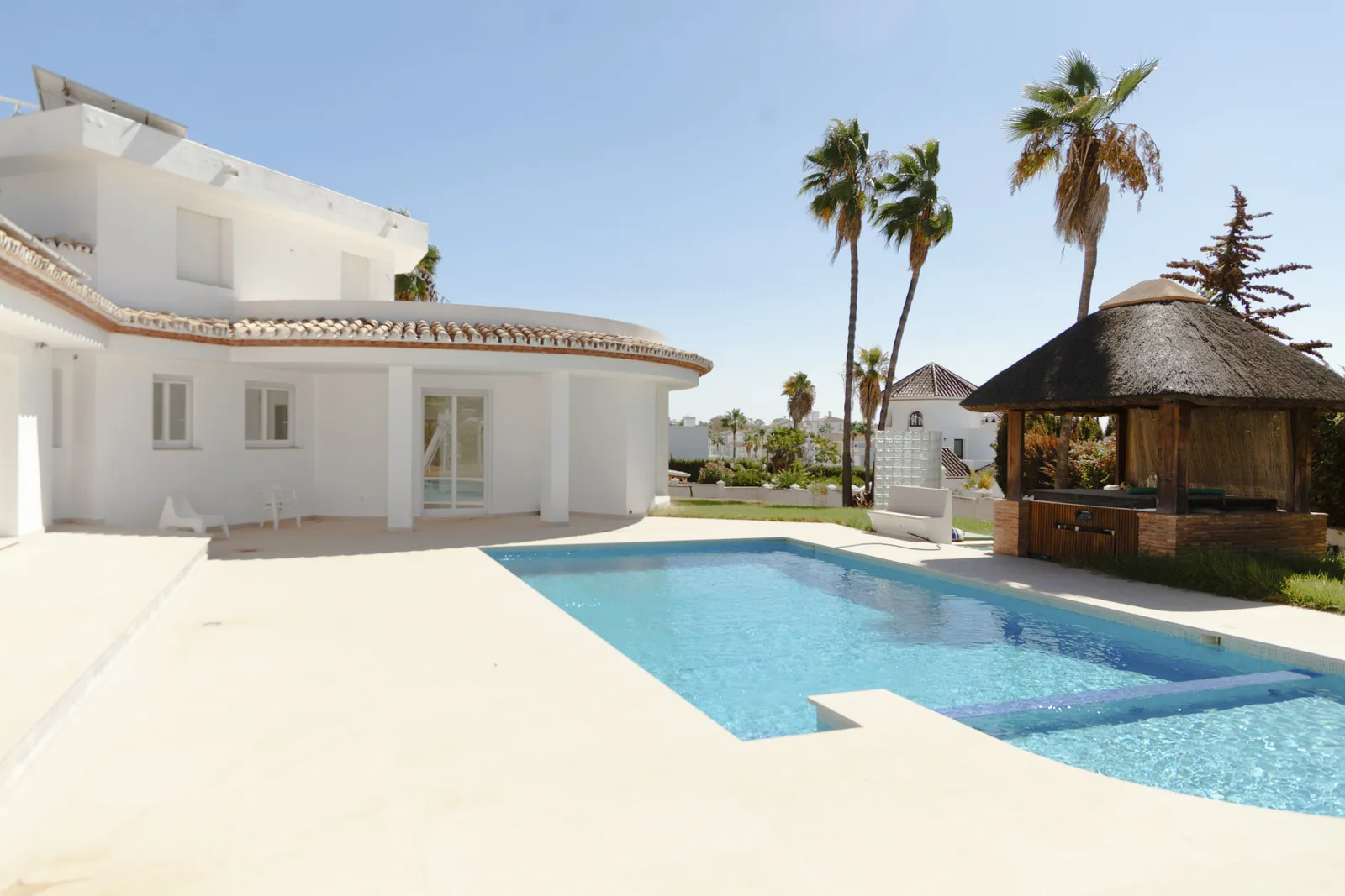 Villa in Estepona East